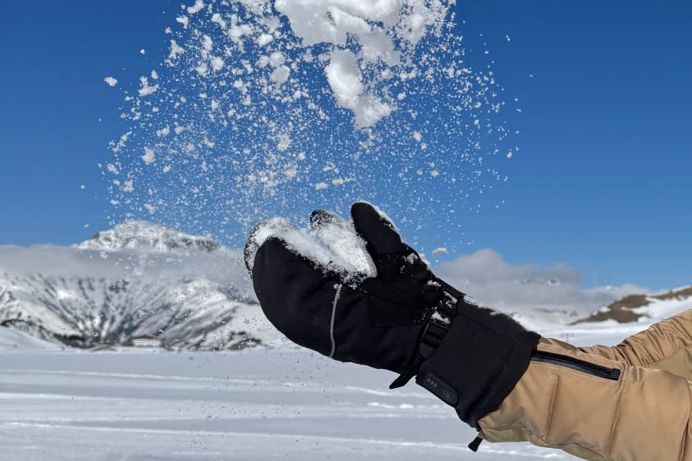 Onderhoud verwarmde handschoenen – HeatPerformance® wanten in de sneeuw