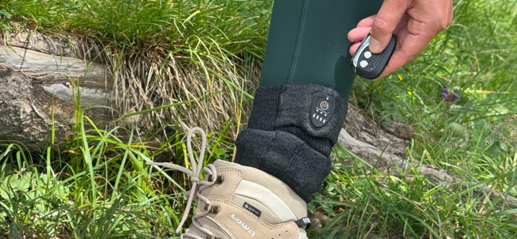 Stap-voor-stap uitleg over de werking van verwarmde sokken.