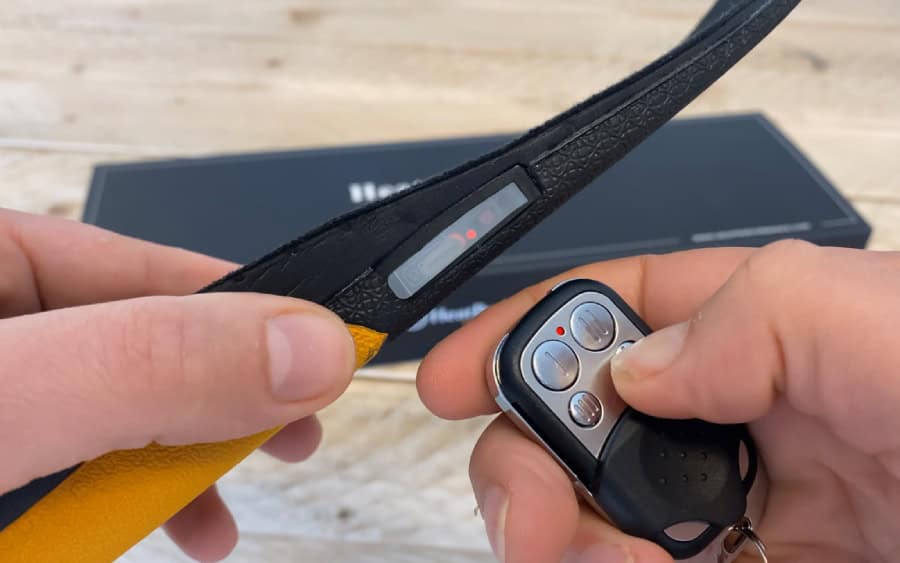 Schakel de inlegzolen in met de afstandsbediening.